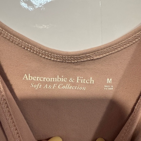 Blush pink Soft A&F scoop neck Abercrombie and Fitch bodysuit - Picture 2 of 3